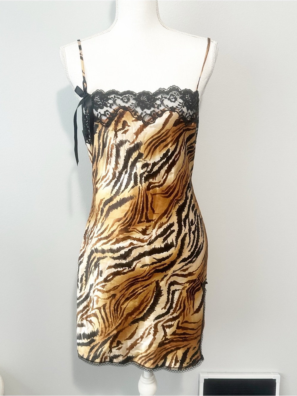 Victoria's Secret Tiger print Satin Chemise slip dress lace vintage size small